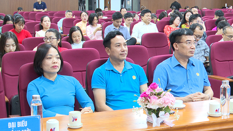 Các đại biểu dự Hội nghị