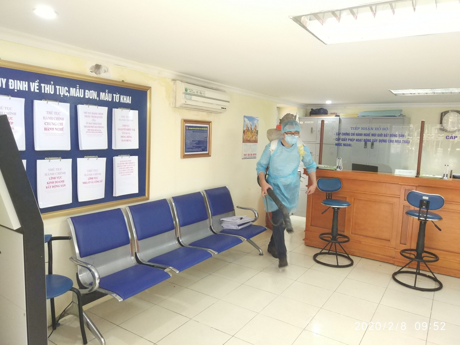 Sở Xây dựng HP thường xuyên thực hiện việc phun khử trùng xung quanh khuôn viên cơ quan