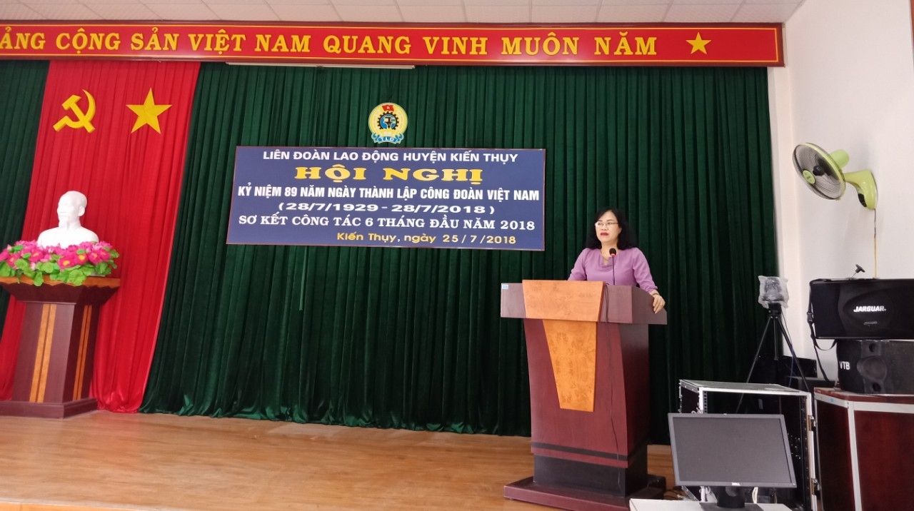 Đ/c Đào Thị Huyền – Phó Chủ tịch LĐLĐ Thành phố phát biểu chỉ đạo