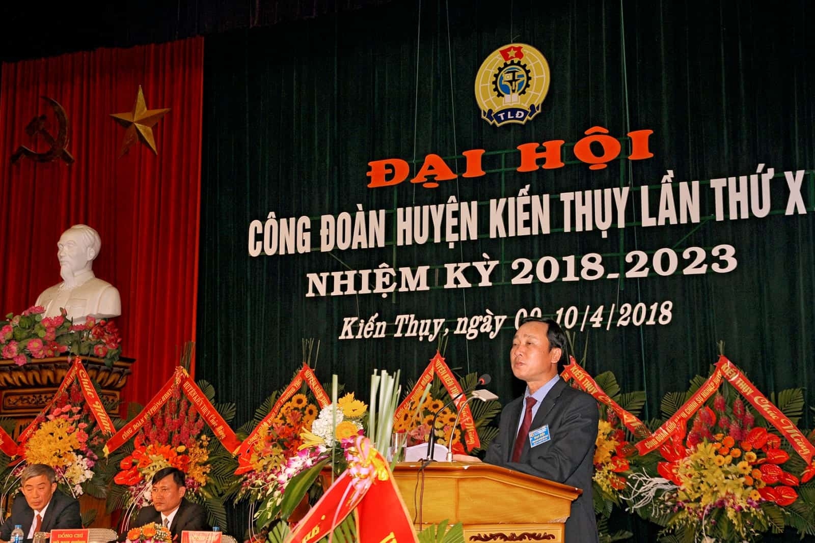 Đ/c Đỗ Xuân Trịnh - Bí thư Huyện ủy, Chủ tịch HĐND huyện phát biểu chỉ đạo Đại hội