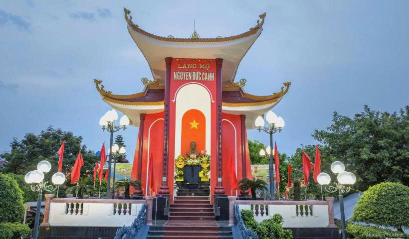 Đài tưởng niệm đồng chí Nguyễn Đức Cảnh tại Thái Bình